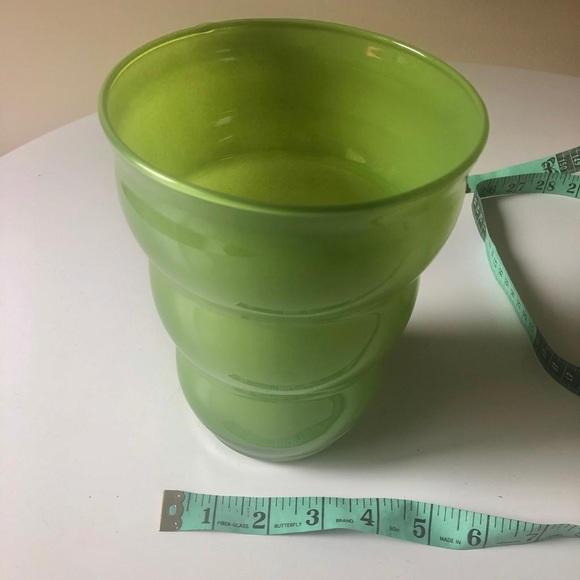 Two green glass vases - Picture 10 of 12